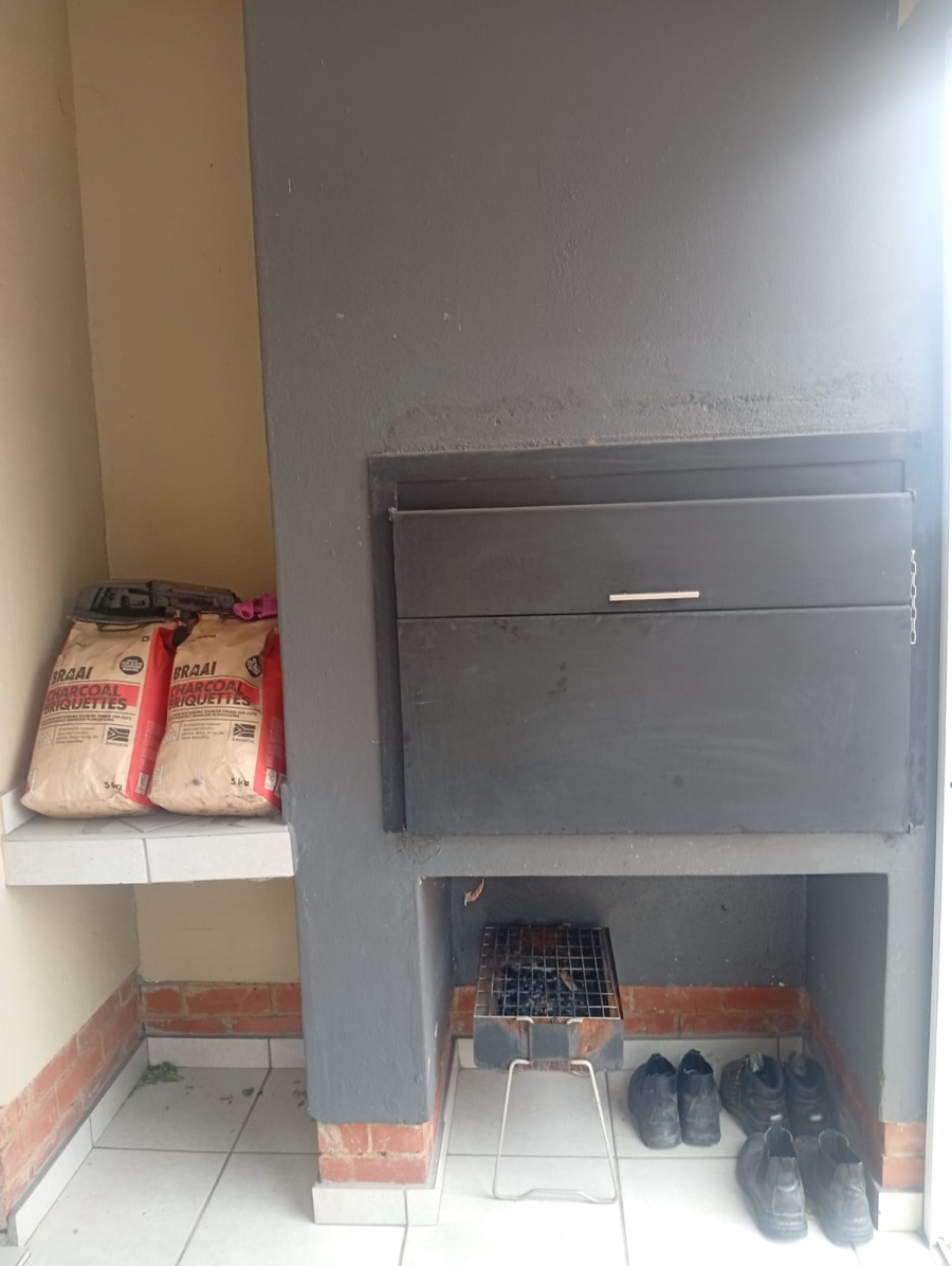 2 Bedroom Property for Sale in Waterval East North West